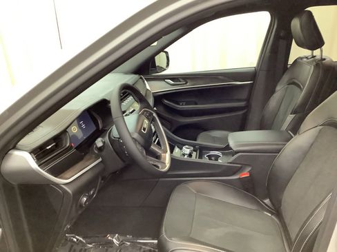 New 2026 Jeep Grand Cherokee Altitude image 15