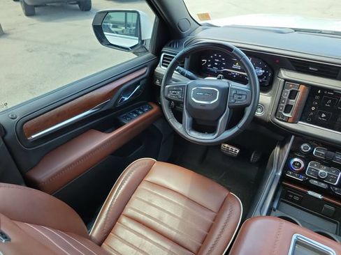 Used 2024 GMC Yukon Denali Ultimate w/ LPO, Illumination Package AWD/4WD image 16