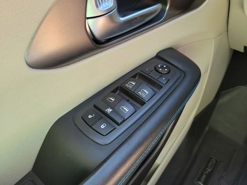 Used 2021 Chrysler Pacifica Touring-L w/ Premium & Safety Sphere Group FWD image 29