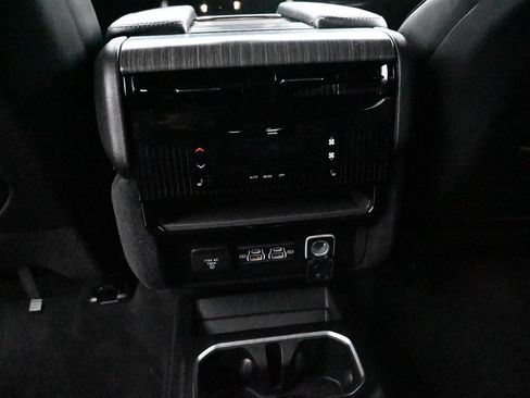Used 2024 Jeep Wagoneer Series III AWD/4WD image 17