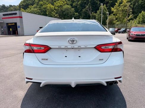 Used 2020 Toyota Camry SE FWD image 6