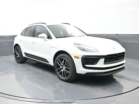 Certified 2025 Porsche Macan image 23