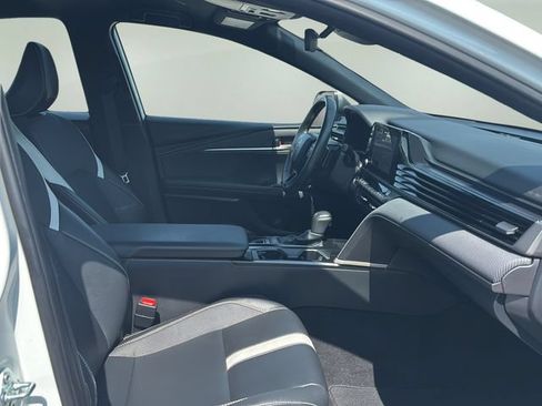 Used 2025 Toyota Camry SE FWD image 13