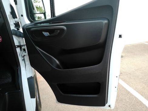Used 2024 Mercedes-Benz Sprinter 2500 image 22