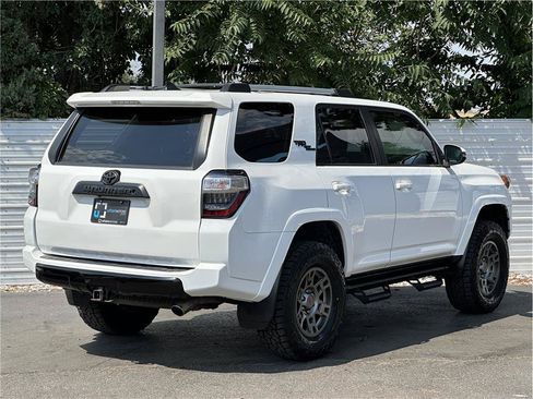 Used 2018 Toyota 4Runner TRD Off-Road Premium w/ TRD Performance Package AWD/4WD image 10