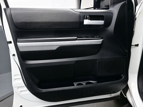 Used 2017 Toyota Tundra SR5 image 10