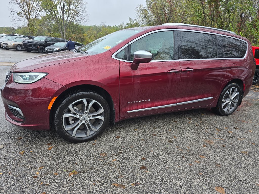 Used 2021 Chrysler Pacifica Pinnacle AWD/4WD image 2