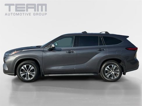 Used 2021 Toyota Highlander XLE image 4