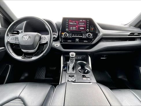 Used 2022 Toyota Highlander XSE image 22