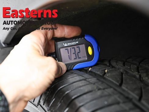 Used 2021 Chevrolet Traverse LT image 28