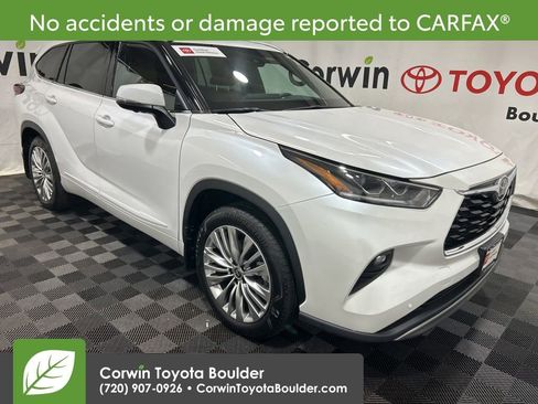 Used 2025 Toyota Highlander Platinum image 1
