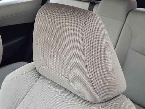 Used 2022 Toyota Corolla Cross L FWD image 23
