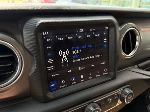 Used 2020 Jeep Gladiator Rubicon AWD/4WD image 18