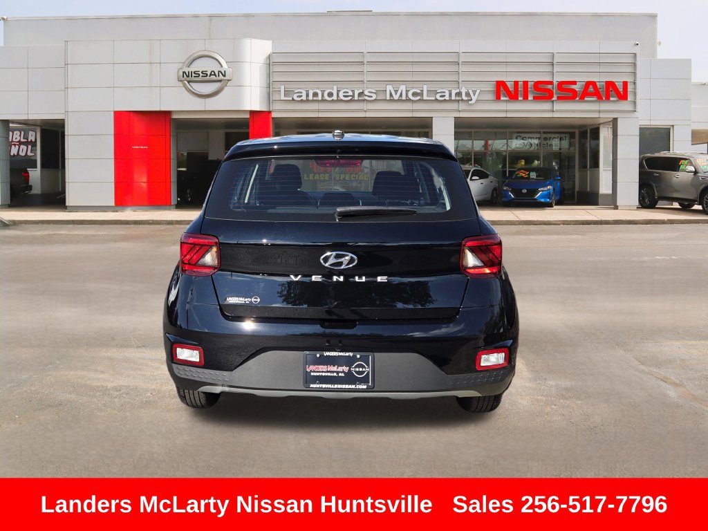 Used 2026 Hyundai Venue SE FWD image 5
