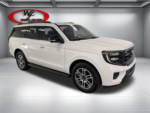Used 2025 Ford Expedition Active RWD image 3