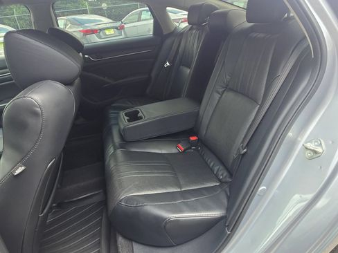 Used 2018 Honda Accord Touring image 10