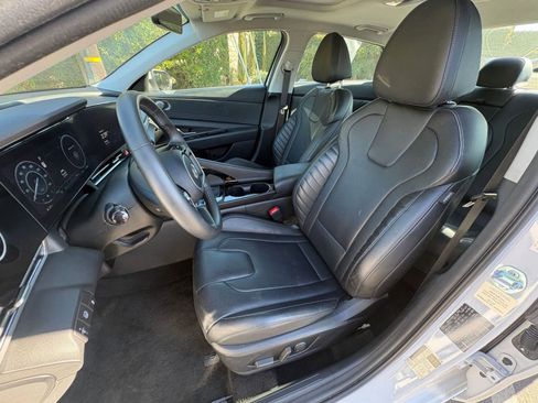 Used 2025 Hyundai Elantra Limited image 38