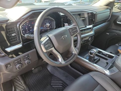 Used 2024 Chevrolet Silverado 1500 LT Trail Boss w/ Convenience Package II AWD/4WD image 16