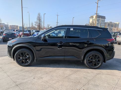 Used 2023 Nissan Rogue SV w/ SV Premium B Package image 9