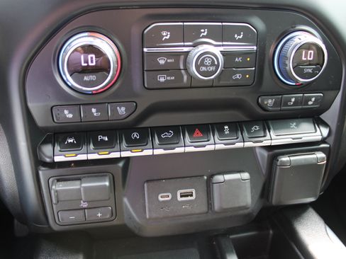 Used 2019 Chevrolet Silverado 1500 High Country w/ Technology Package AWD/4WD image 19