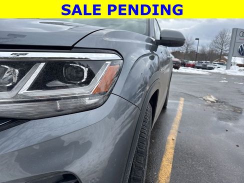 Used 2020 Volkswagen Atlas Cross Sport SE w/ Panoramic Sunroof Package image 2