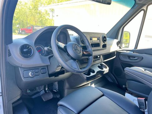 New 2025 Mercedes-Benz Sprinter 2500 image 10