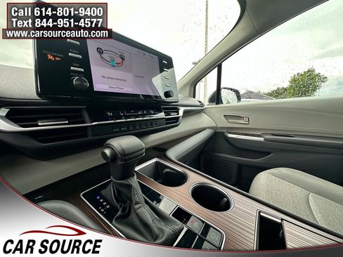 Used 2024 Toyota Sienna LE FWD image 16