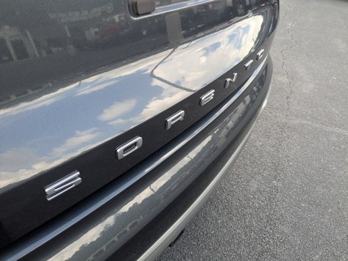 Used 2022 Kia Sorento S w/ Panoramic Sunroof Package FWD image 33