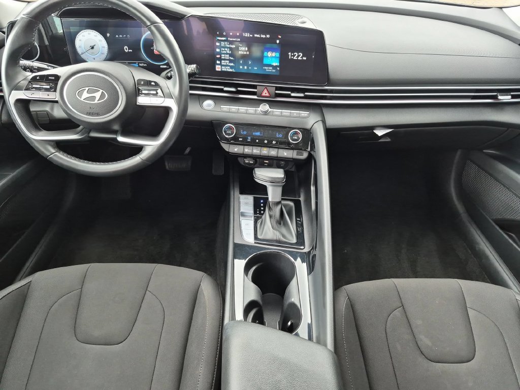 Used 2025 Hyundai Elantra SEL FWD image 26