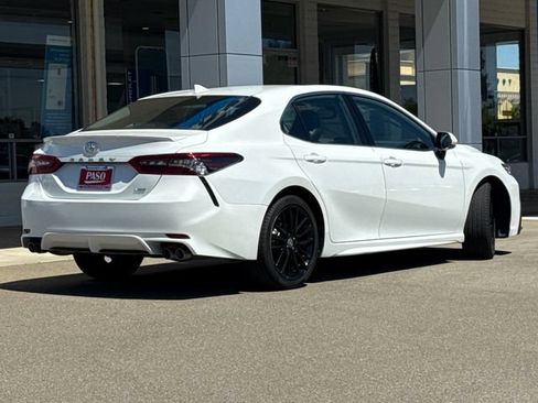 Used 2023 Toyota Camry XSE FWD image 3