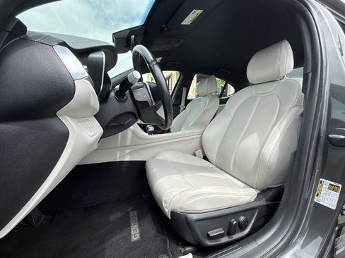 Used 2024 Genesis G70 2.5T RWD image 17
