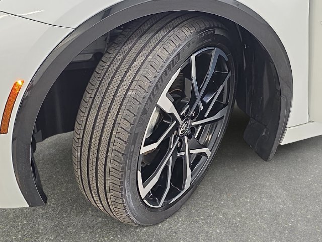 Certified 2024 Toyota Prius Prime FWD image 29