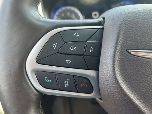 Used 2017 Chrysler Pacifica Touring-L Plus FWD image 20