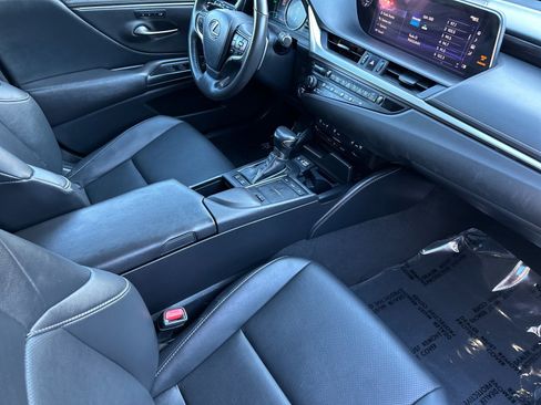 Used 2019 Lexus ES 300h image 16