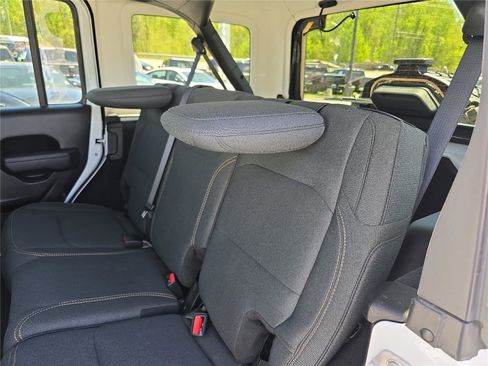 Used 2025 Jeep Wrangler Unlimited Sport AWD/4WD image 14