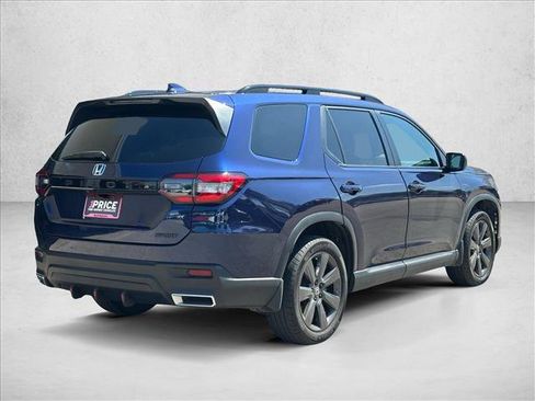 Used 2024 Honda Pilot Sport image 5