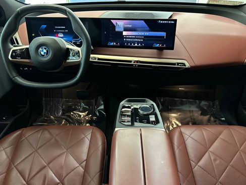 Used 2024 BMW iX xDrive50 w/ Sport Package AWD/4WD image 14