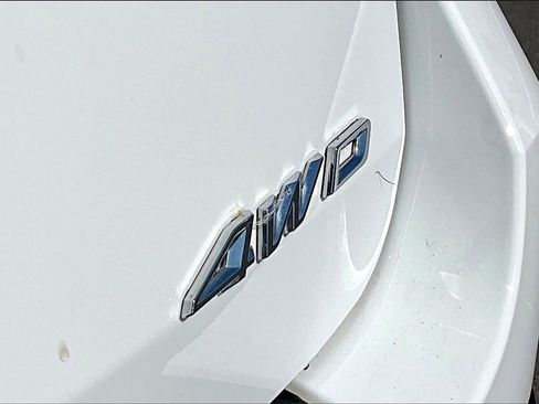 Used 2023 Ford Explorer XLT w/ Equipment Group 202A image 8