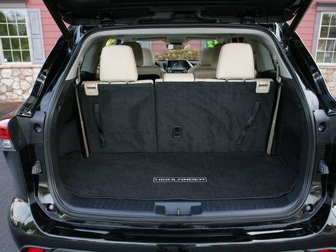 Used 2022 Toyota Highlander XLE image 15