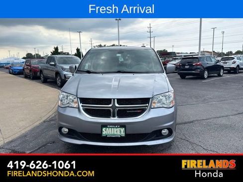 Used 2018 Dodge Grand Caravan SXT FWD image 2