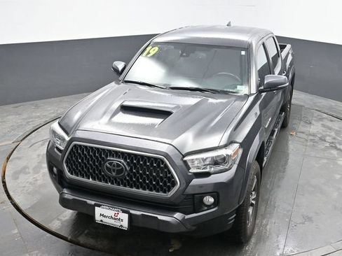 Used 2019 Toyota Tacoma TRD Sport AWD/4WD image 17