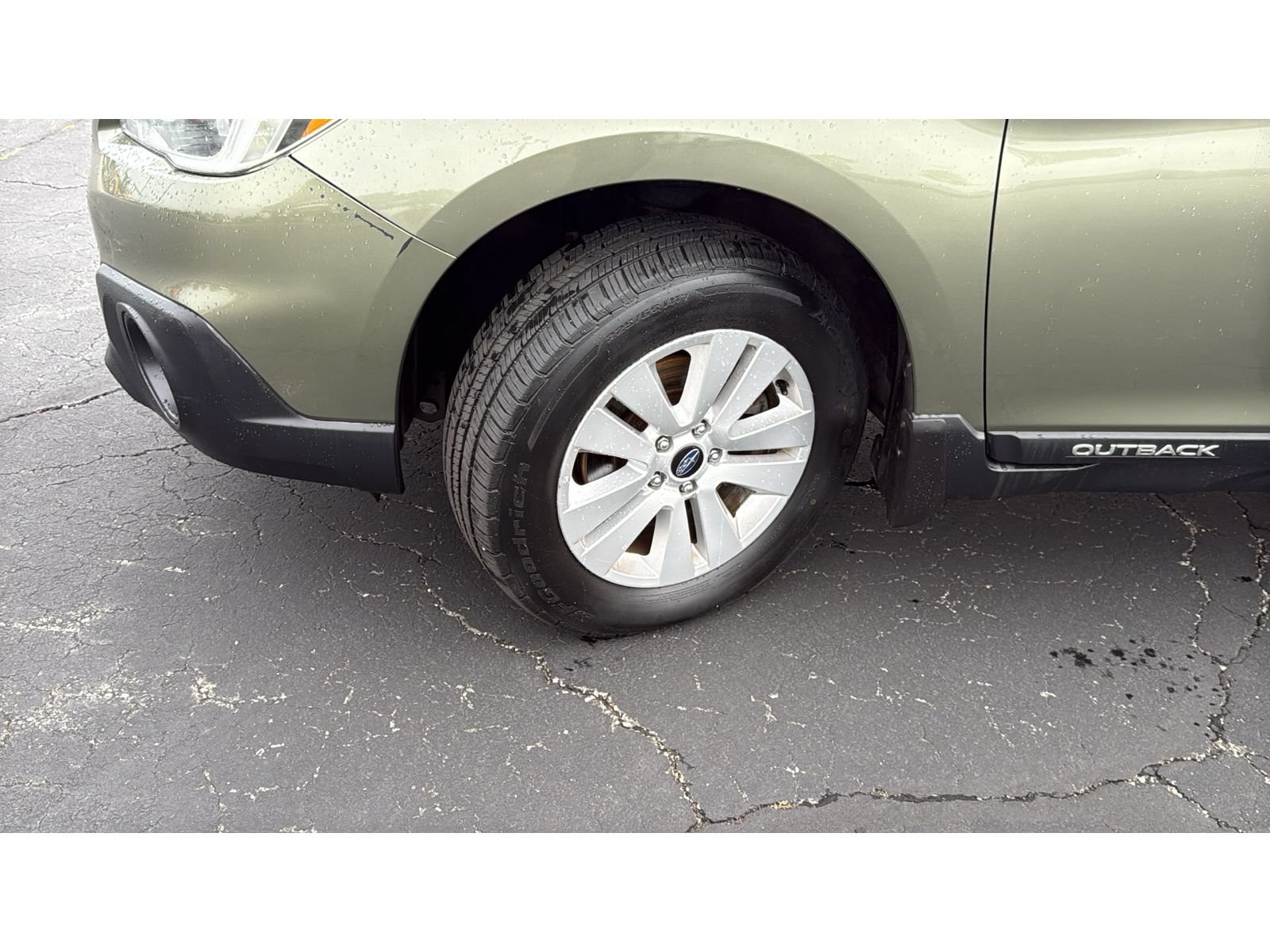 Used 2017 Subaru Outback 2.5i Premium AWD/4WD image 12