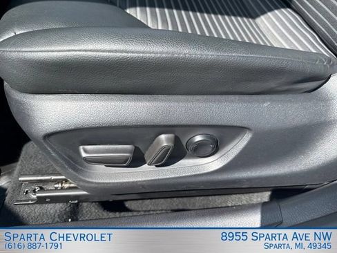 Used 2024 Toyota Camry SE FWD image 13