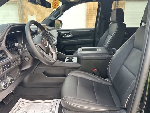 Used 2023 GMC Yukon SLT w/ SLT Premium Package AWD/4WD image 9