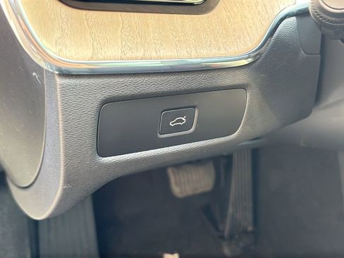 New 2026 Volvo XC60 B5 Core w/ Protection Package Premier image 14