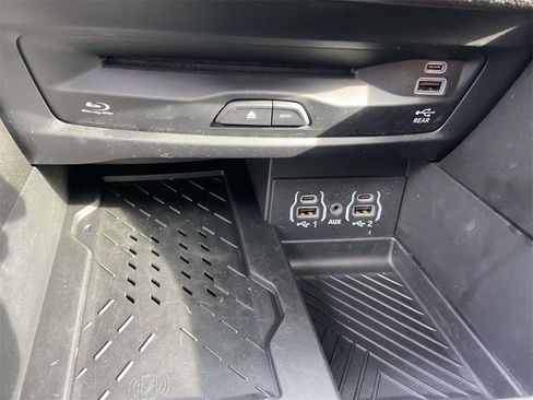 Used 2025 Chrysler Pacifica Pinnacle image 26