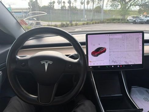 Used 2018 Tesla Model 3 Mid Range RWD image 7