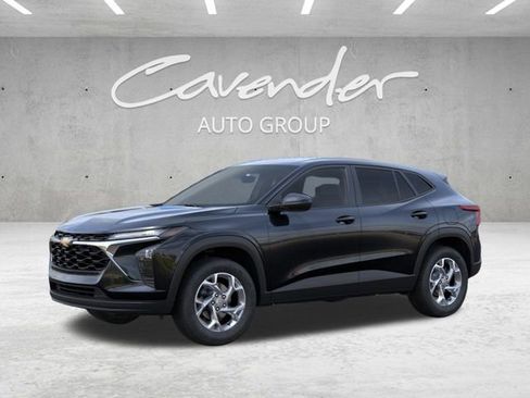 New 2026 Chevrolet Trax LS w/ LS Convenience Package FWD image 2