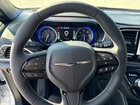 New 2026 Chrysler Pacifica Limited w/ S Appearance Package image 18