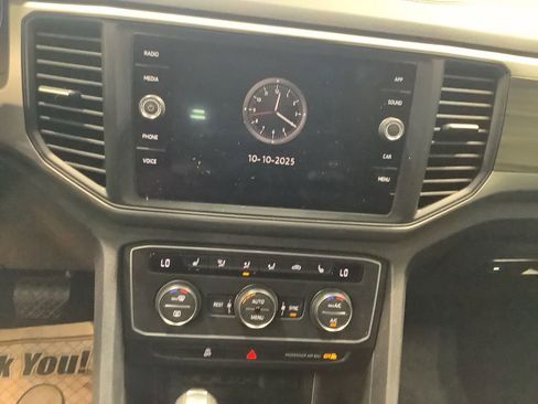 Used 2021 Volkswagen Atlas SE w/ Panoramic Sunroof Package image 13